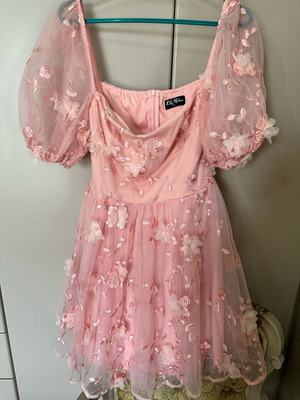 Rose dress with embroidered tulle and off-shoulder sleeves new, pink