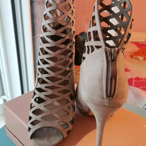 Gray mouse high-heeled sandals size 40 like new with thin heel