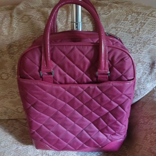 Travel suitcase new with handle, dimensions 42x35x13