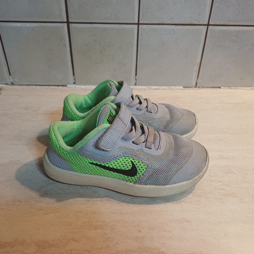 Nike kids' athletic shoes like new, gray and green, size 26
