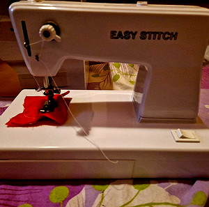 φορητή ραπτομηχανή easy stitch στο. κουτί της