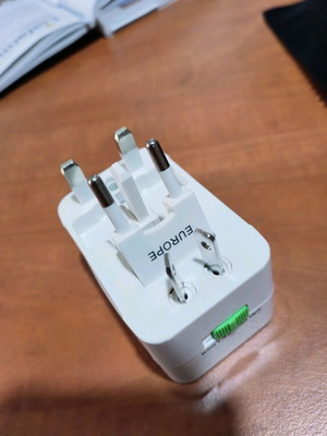 Universal adapter like new, plug lighter for various countries