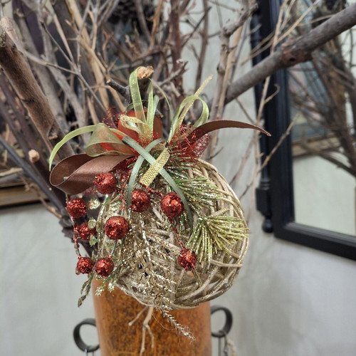 Handmade Christmas rattan balls, red and gold, set of 2