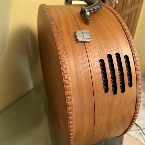 Vintage Classic Pono Record Player used with built-in speakers