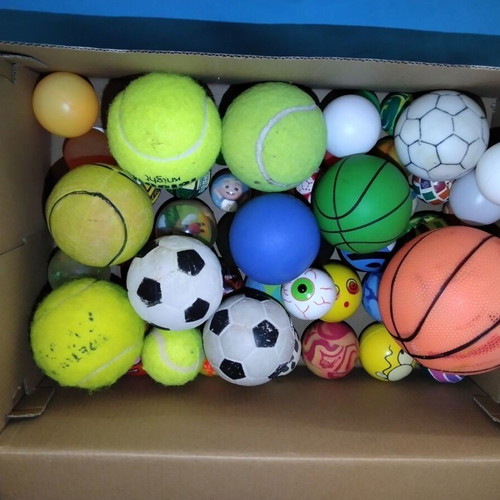 Crazy balls set like new, 60 rubber and 25 plastic pieces