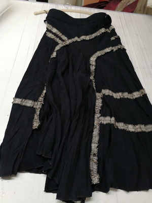Retro skirt new condition, sizes M 38 and L 40