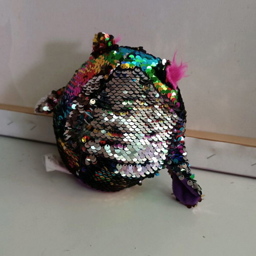 Plush owl used with sequins and glitter eyes