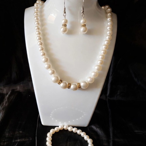 Handmade beaded elegant jewelry set new, beige