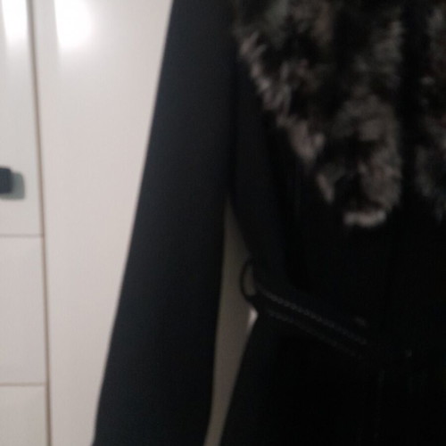 Wool coat Veto with stripe and detachable fur collar like new, black