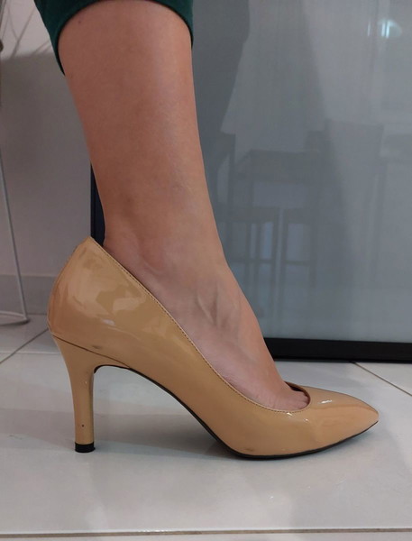 Nude γοβες