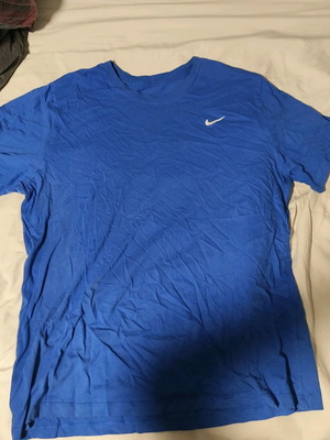 Nike blue t-shirt large like new