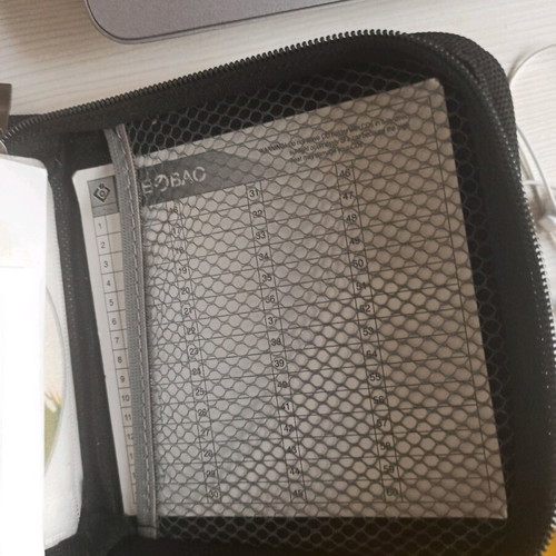DVD/CD case with 40 slots in good condition from 2000s
