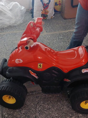 Παιδική ηλεκτροκίνητη Γουρούνα σαν καινούργια για μεγαλόσωμα παιδιά