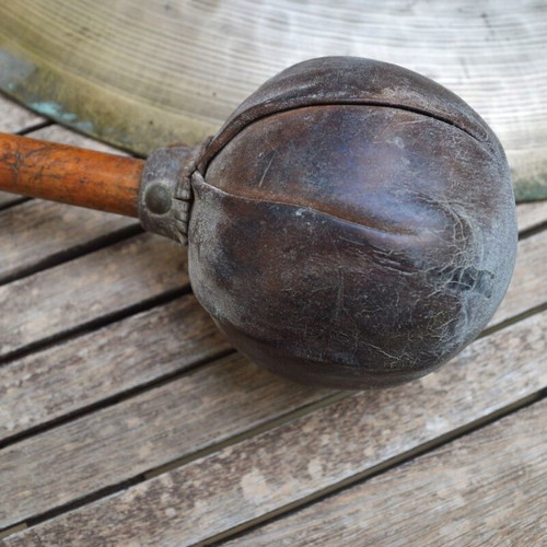 Zanchi Gong percussion instrument used, 1960s, 60 cm diameter with leather beater
