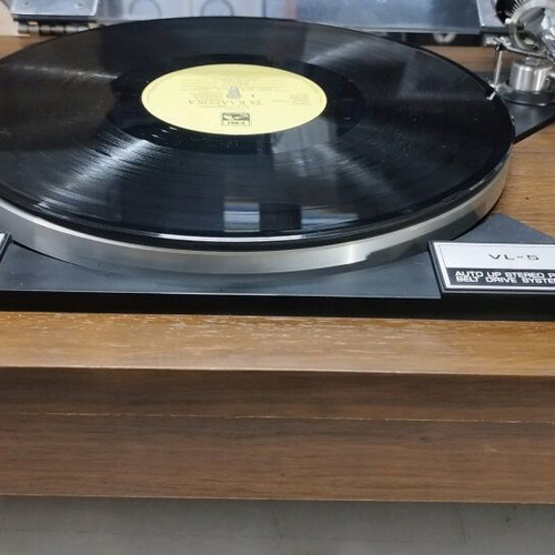 JVC VL5 turntable used with small crack on cover