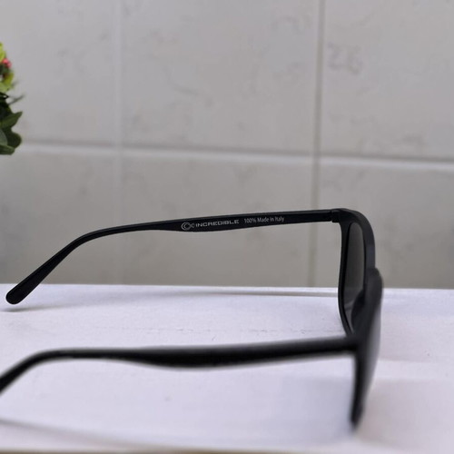 Unisex sunglasses Incredible black with polarized lens new