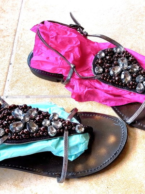 Lola Cruz sandals size 39 without heels with crystals and beads like new
