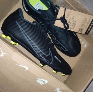 Ποδοσφαιρικά παπούτσια Nike με τάπες καινούργια με καρτελακι