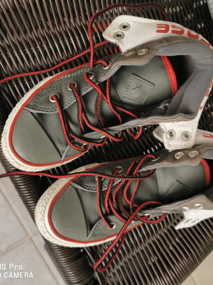 Converse kids' athletic shoes size 29, like new, gray