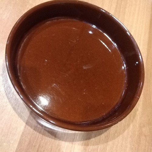 Ceramic baking dish used, 23.5 cm diameter