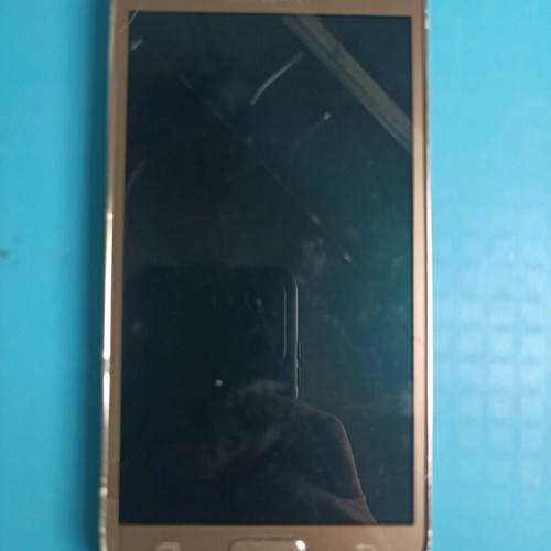 Samsung Galaxy S5 parts with broken screen, unknown condition