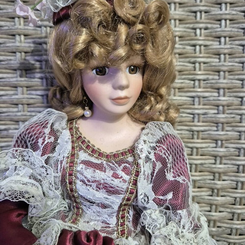 Porcelain collector doll Victoria DOLLS Mary like new