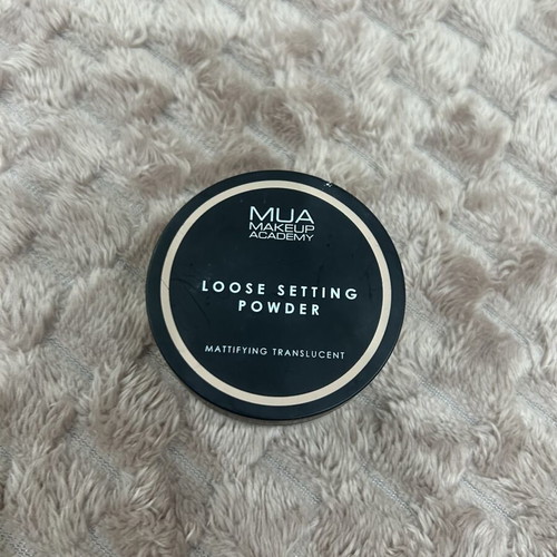 Loose setting powder like new by MUA