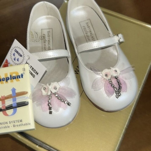 Babywalker shoes for girl size 21 white and silver new with tag