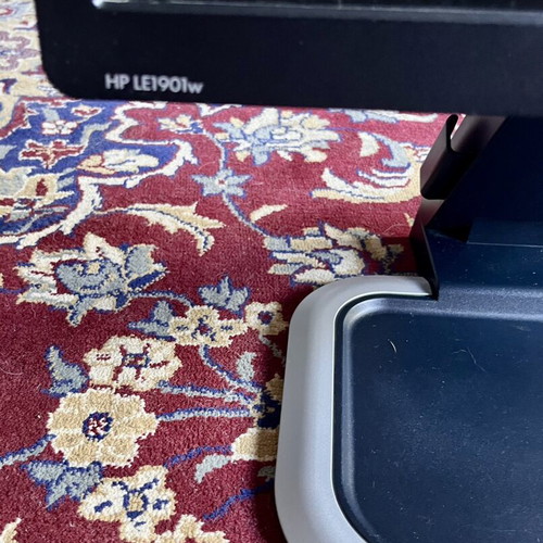 HP LE1901w monitor with stand used
