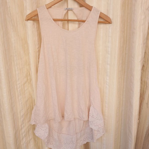 Regalinas top like new with bow and details beige pink