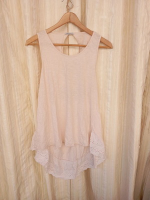 Regalinas top like new with bow and details beige pink