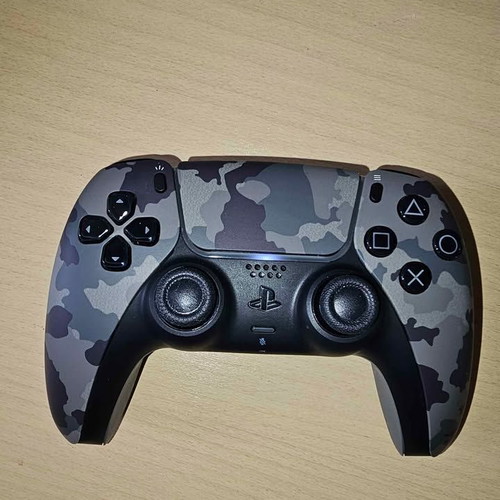 Assassin's Creed Shadows and Sony Dualsense V2 PS5 camouflage new