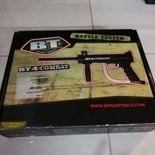 BT-4 Combat Paintball Marker new with belt and 4 pods