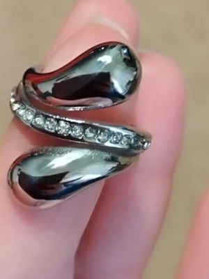 Women's stainless steel ring size 57, like new, silver color