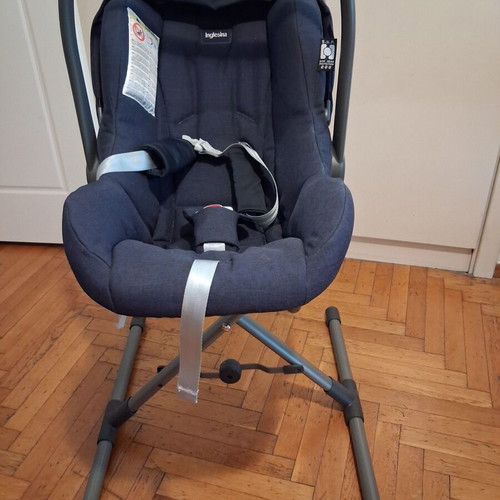Inglesina baby carrycot egg and stand like new