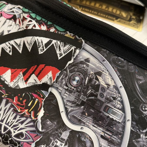 Sprayground Split Cybershark Savvy bag like new, colorful, medium size