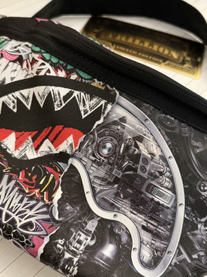Sprayground Split Cybershark Savvy bag like new, colorful, medium size