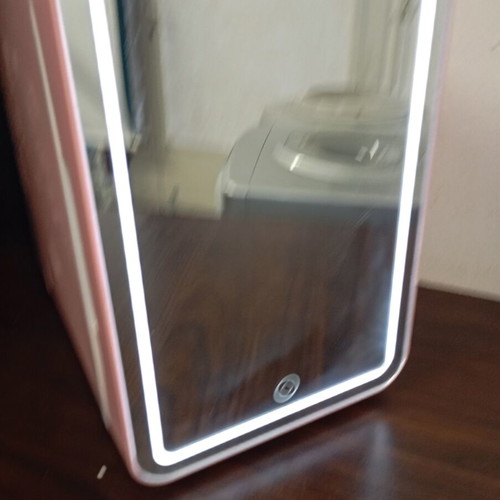 Mini beauty fridge 4 liter like new