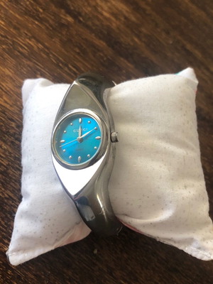 Metal chain watch like new, women's