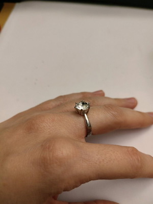 Solitaire ring with Swarovski element like new