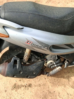 Gilera Runner 125 μεταχειρισμένο, 125cc τετραχρονο υδροψυκτο ασημί σκούτερ