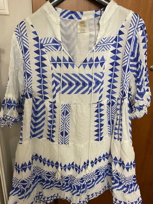 Beach dress one size white and blue like new, cool and light