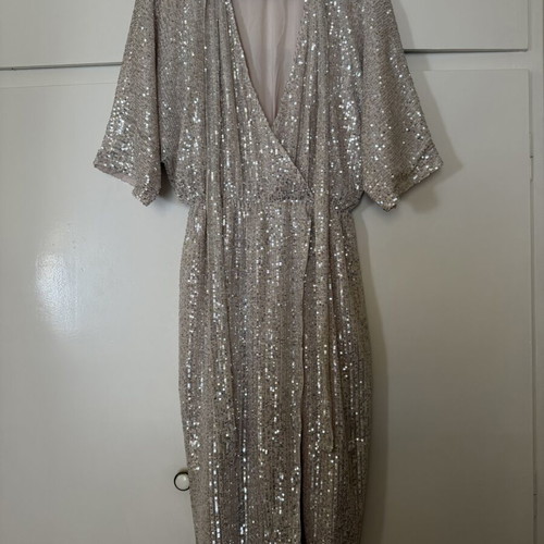 Midi dress gold sequins like new, size XXL