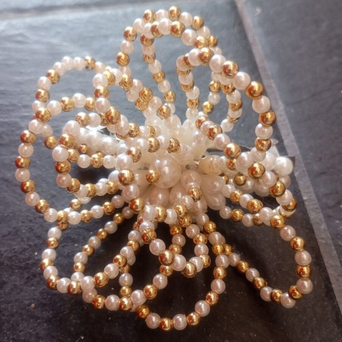Vintage flower-shaped hair clip with pearls and gold beads, like new