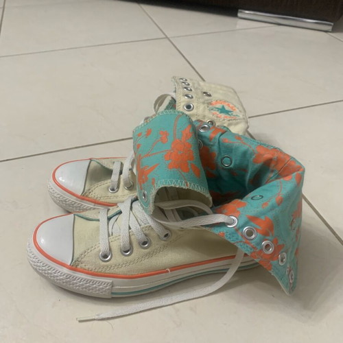 Converse women's sneakers like new, beige with design