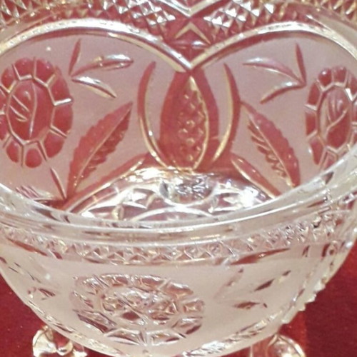 Crystal candy bowl new, carved with little feet