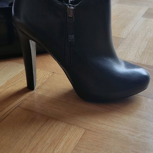Nine West ankle boots new, leather, size 38, black