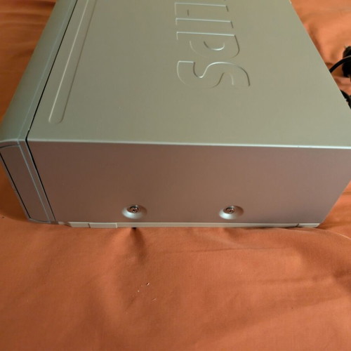 Philips VR550 VCR used, non-working for parts with remote