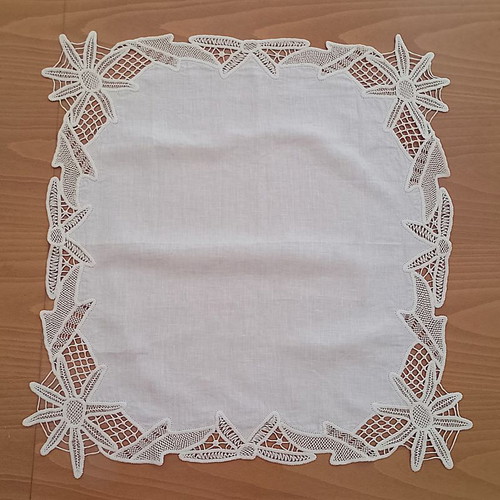 Handmade lace tablecloth like new, 60x60 cm, linen fabric