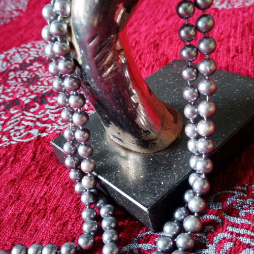 Lilac metallic necklace from faux pearls used